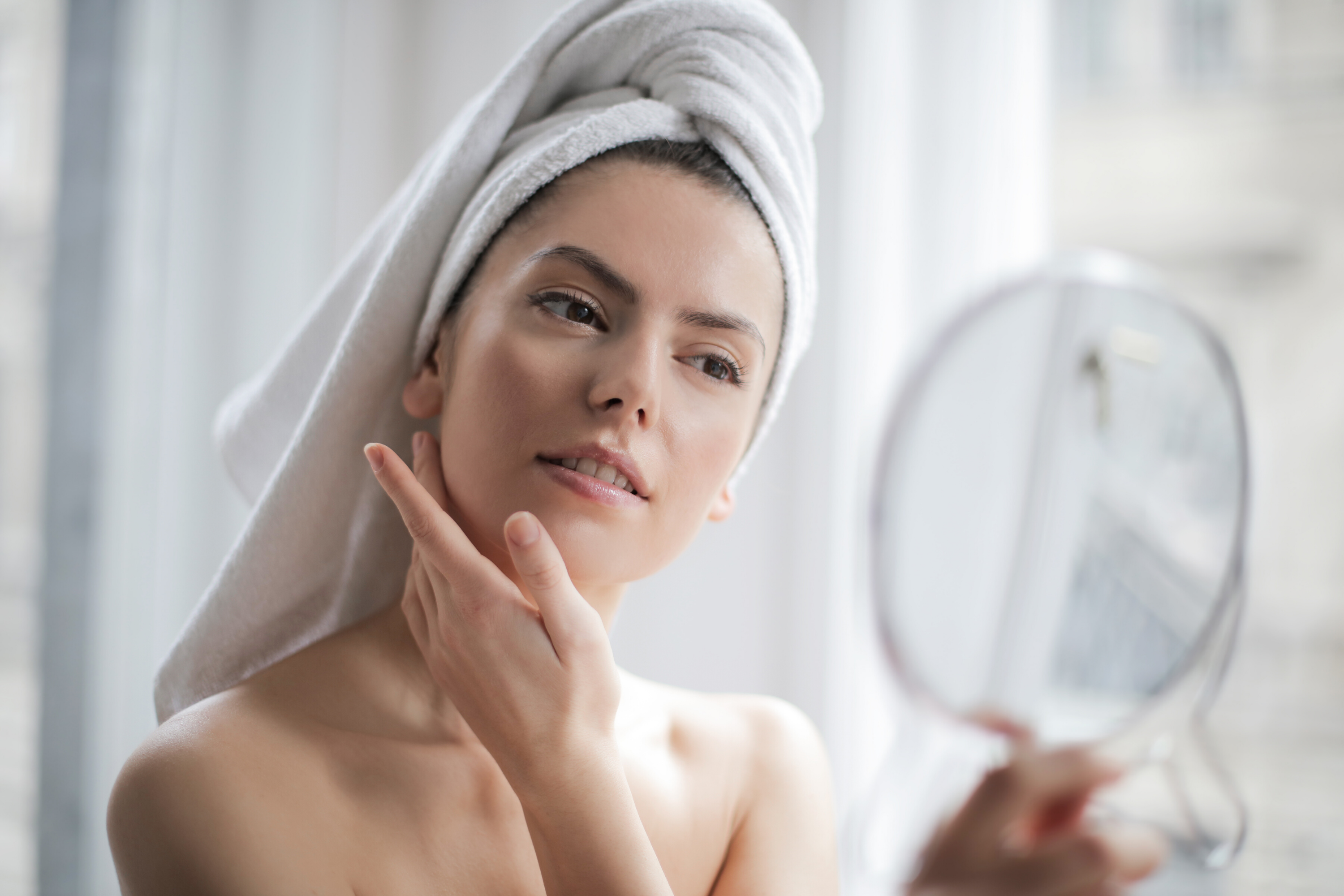 Come una corretta esfoliazione può prevenire macchie e rughe della pelle